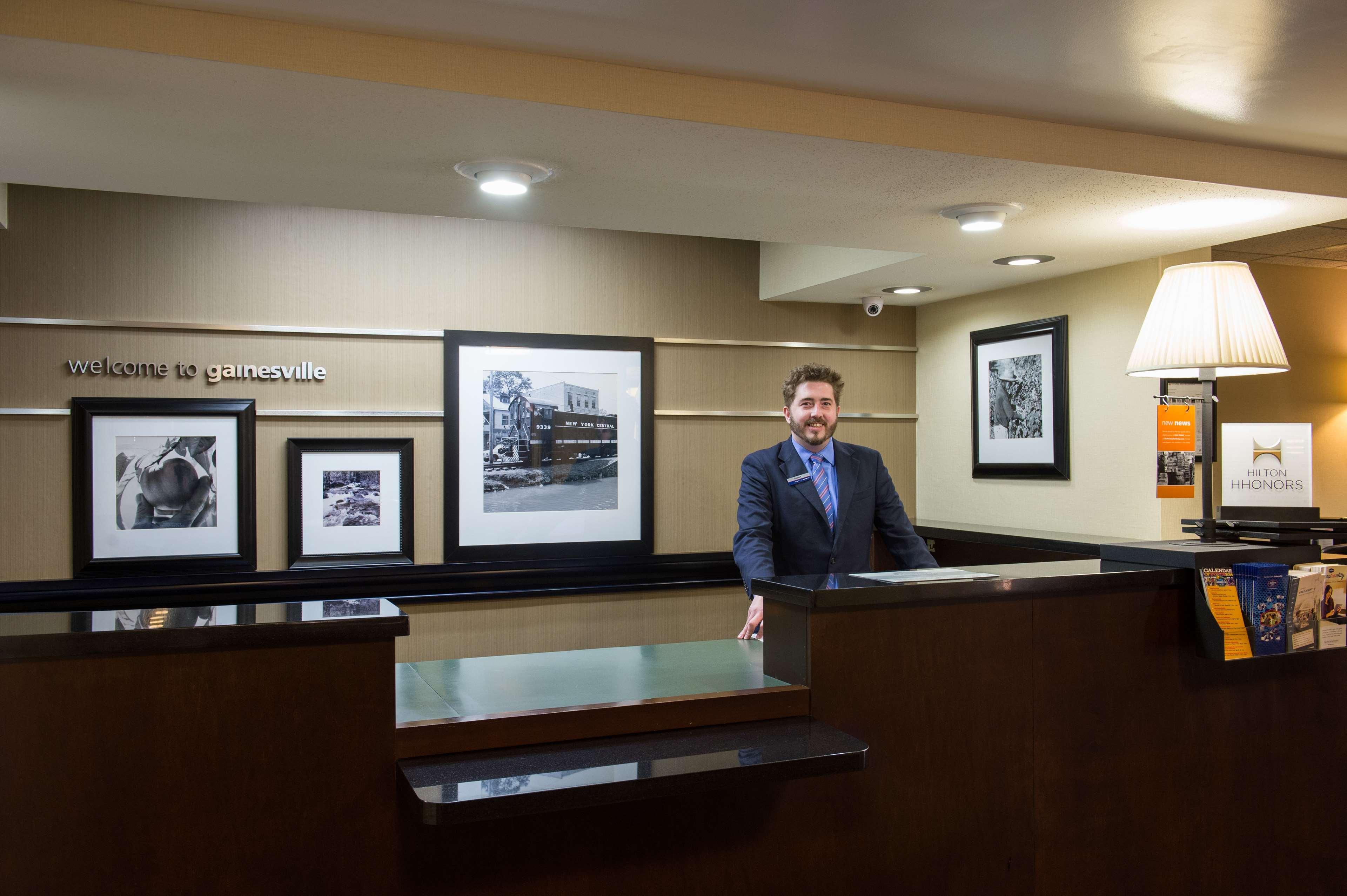 Hampton Inn Gainesville Buitenkant foto